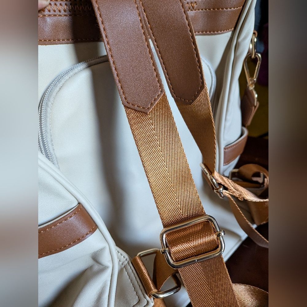 Cheruty Two-Tone Backpack - Picture 3 of 5